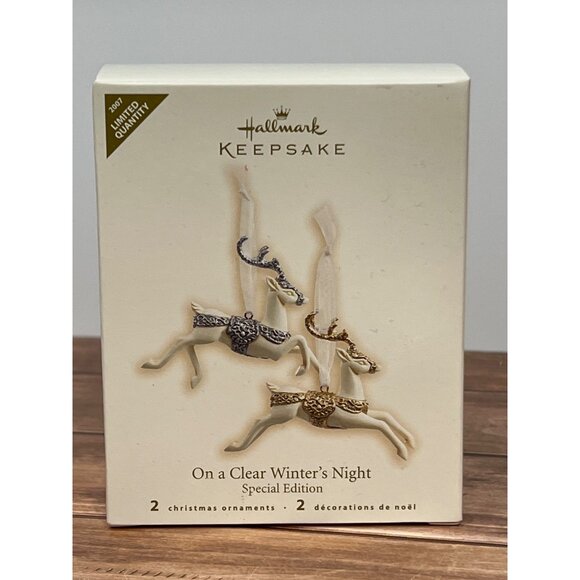 2007 HALLMARK ORNAMENT QXE9069 ON A CLEAR WINTER'S NIGHT ELEGANT REINDEER - Picture 1 of 8